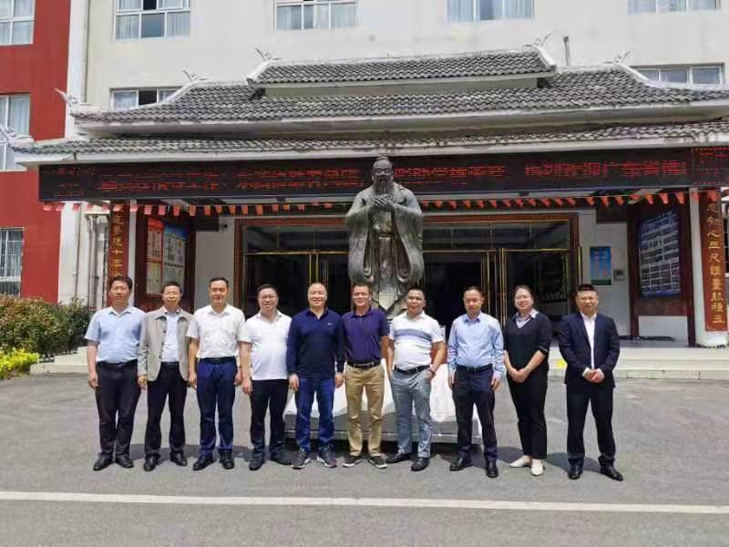 “鳳彩”助學(xué)，金涂寶與你“益”路同行！